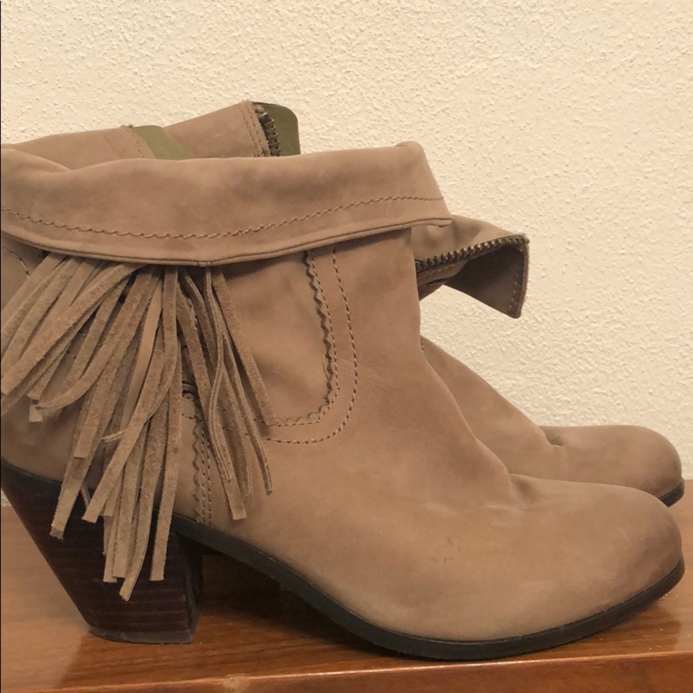 Size 8.5 Sam Edelman fringe tan/grey boots